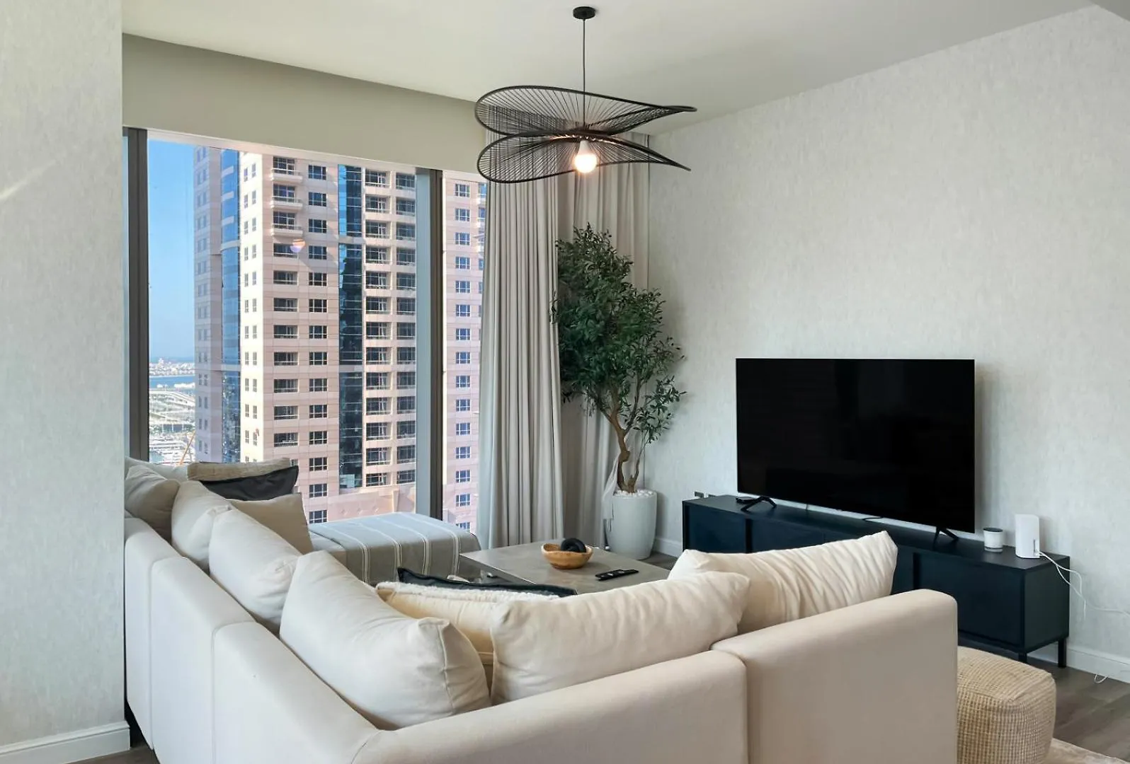 Livbnb - 2Br Apartment With Breathtaking Marina View دبي